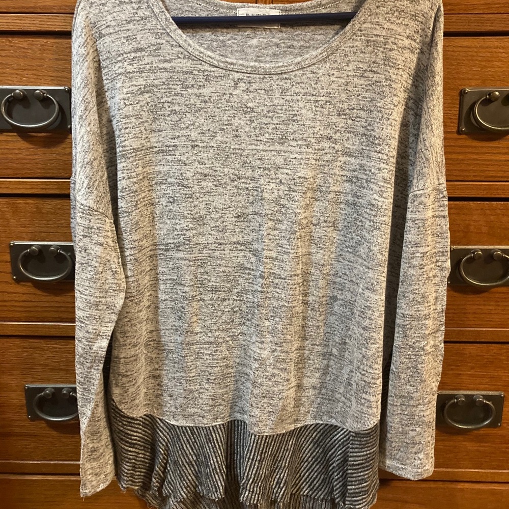 🍁 Long sleeve tunic with contrasting ruffled hem